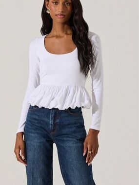 #554 Beautiful NWT Astr White Ruffle-Hem Long Sleeve Scoop Top